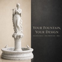 Fontaine d'eau en marbre blanc avec statue de flûteur, bassin sculpté avec flûte traversale et becs d'oiseaux chanteurs pour jardin de villa