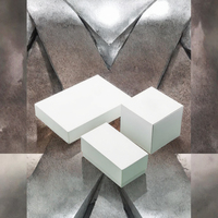 Fermeture magnétique recyclable de boîte-cadeau avec le blanc rigide de finition mate brillante/stratifiée pour des liens et des ceintures