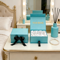 Boîte cadeau en carton rigide personnalisée par le fabricant avec fermeture magnétique et insert en satin pour cadeaux de luxe