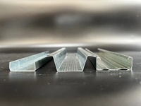 Perfil de Acero Galvanizado en Caliente en Forma de Omega, Perfil de Pared Interior, Estructura de Techo, Componentes de Rejilla para Hoteles y Villas