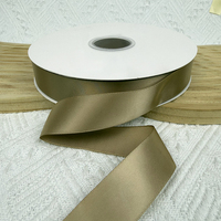 Ruban en satin polyester brillant de couleur unie en rouleau pour la décoration de mariage, l'emballage de cadeaux, les nœuds pour cheveux et les arrangements floraux