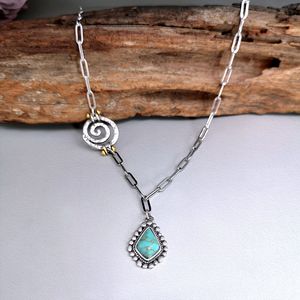 Collana con Ciondolo a Spirale e Rombi, Design Vintage per Donne - Product Image 6