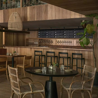 Ensembles de tables à manger modernes de luxe pour les restaurants d'hôtels 5 étoiles avec des chaises rembourrées durables, bois personnalisable, utilisation en bar, salle de sport