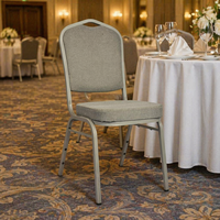 Chaise de banquet empilable en tissu rembourré avec housse amovible et pieds en métal pour événements et réceptions – Vente en gros