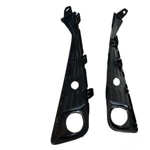 Biseles para Faros Antiniebla de Toyota C-HR 2021, Cubierta de Marco de Plástico Negro con Fijación por Tornillos - Product Image 3