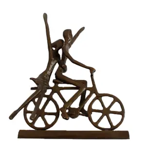 Escultura de ferro fundido para decoração de casa, casal do amor e da bicicleta para o dia dos namorados, presentes de desktop