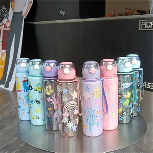 Bouteille d'eau portable 700 ml <span class=keywords><strong>en</strong></span> PC, motif dessin animé mignon, <span class=keywords><strong>avec</strong></span> paille et corde, pour enfants, idéale pour les voyages - Product Image 1