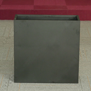 Macetero Rectangular de Acero Galvanizado Negro Resistente a la Corrosión de Alta Resistencia 610L 250W 610H con Divisor para Jardín, Patio, Centro Comercial, Europa - Product Image 1