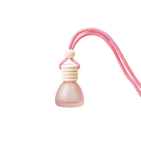 Bouteille de parfum pour voiture OEM ODM ronde givrée de 8 ml, diffuseur de parfum en verre rechargeable à suspendre pour voitures