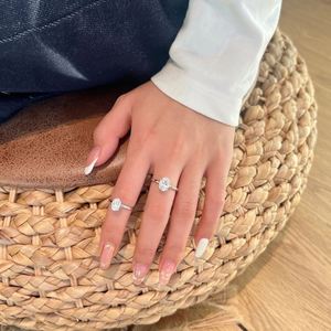 Bague de Fiançailles et de Promesse pour Femme Dylam, Style Classique, Bijoux Fins en Argent 925, Pierre Moissanite Couleur D VVS1 6*8mm - Product Image 3