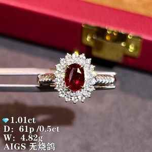 แหวนทองคำ 18K ประดับทับทิมสีแดงเลือดนก 1.01 กะรัตทรงเจ้าหญิงไดอาน่า พร้อมเพชร 61 เม็ด 0.5 กะรัต  รับรองโดย AIGS+NGTC เครื่องประดับหรูหรา - Product Image 2