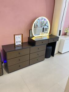 <span class=keywords><strong>Coiffeuse</strong></span> moderne en bois pour le maquillage, grand miroir LED, table <span class=keywords><strong>à</strong></span> langer avec armoire latérale pour projet de mobilier de chambre <span class=keywords><strong>à</strong></span> coucher. - Product Image 5