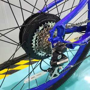 Vélo de montagne électrique tout-terrain avec pneus larges, cadre de 26 pouces, puissant moteur de 500 W, suspension intégrée, batterie intégrée, frein à disque, adapté à la neige, à la plage et aux montagnes - Product Image 4