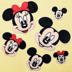 Toppe Ricamate Vivaci di <span class=keywords><strong>Topolino</strong></span> per Appassionati di Disney, Applicabili con Ferro da Stiro o Cucitura, Materiale Resistente per Abbigliamento - Product Image 1