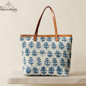 Sac fourre-tout indigo artisanal en coton imprimé au bloc, grand sac à bandoulière bohème pour le quotidien avec poignée en cuir, export en gros Inde - Product Image 1