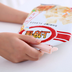 <b>Plain</b> Color Sealing Clips 5 Pack Foldable Plastic Bag Clips For Food Preservation Small Snack Bag Sealing <b>Tool</b> Reusable - Product Image 4