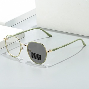 Lunettes Photochromiques Anti-UV pour Femmes Hommes, Verres Anti-Lumière Bleue, Monture Ronde Métal Or Rose, Lunettes <span class=keywords><strong>de</strong></span> Soleil <span class=keywords><strong>Femme</strong></span> - Product Image 2