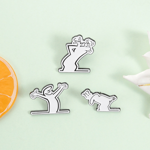 Pins de esmalte de personajes de animación de comedia italiana, caras divertidas, poses dinámicas, broche de dibujos animados, insignia de solapa, venta al por mayor - Product Image 2