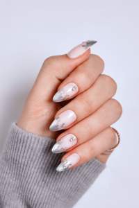 Uñas postizas de metal líquido ABS con estampado dorado, forma cuadrada, personalizadas OEM ODM, venta al por mayor de fábrica, efecto goteo plateado cromado. - Product Image 4