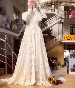 S9268F 2024 vestido de noiva muçulmano personalizado de alta qualidade estilo renda novo com hijab