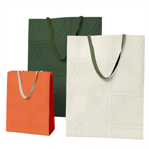 Sac en papier personnalisé de luxe écologique avec poignée en ruban, sacs de transport de marque personnalisés pour vêtements, chaussures, logo laminé - Product Image 3