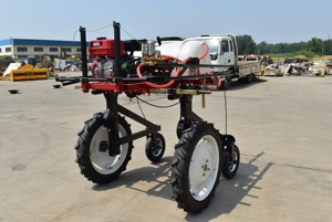 Pulverizador de tierras de cultivo autopropulsado empujado a mano y vehículo rociador automático - Product Image 3