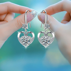 Orecchini Pendenti a Forma di Cuore, Design Elegante e Dolce, Gioielli da Donna per Uso Quotidiano e Feste, Idea Regalo - Product Image 3