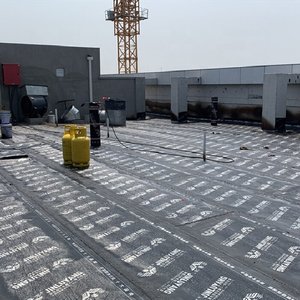 Membrane d'étanchéité bitumineuse SBS à haute teneur en polymère pour toiture, <span class=keywords><strong>2mm</strong></span> 3mm 4mm, vente en gros pour usine, pour sols modernes extérieurs et sous-sols - Product Image 6