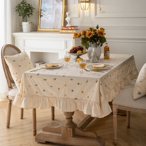 Tovaglia Rotonda in Cotone 100% Stile Nordico con Ricami Floreali e Orlo Arricciato, Colore Crema, Vendita all'Ingrosso - Product Image 2