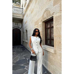 Ensemble 2 pièces blanc Lamarie - Tenue de club sexy avec haut à nouer à la taille et short taille XXS - Product Image 2