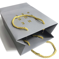 Sac de luxe classique en papier d'art pour emballage cadeau, avec poignées en ruban, logo personnalisé, marquage à chaud, recyclable, taille personnalisée, CMYK