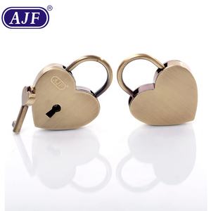 AJF cerradura antiguo corazón candado corazón <span class=keywords><strong>Vintage</strong></span> cerradura Venta caliente chino 1 antiguo bronce clave 3 días de aleación de Zinc de 45x59x8mm A01-021AB 50g - Product Image 2