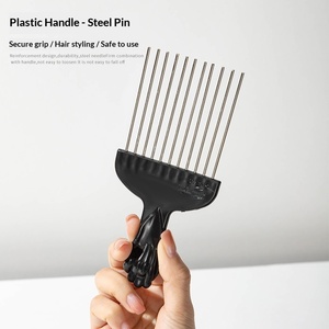 Peigne à aiguilles en acier 850 Insert Barber avec manche en plastique, peigne afro, best-seller transfrontalier pour coiffures lissées - Product Image 2