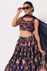 Nouveau Design Tendance Brodé Semi Cousu Crush Imprimé Lehenga Choli pour les Femmes Porter du Fournisseur Indien - Product Image 3