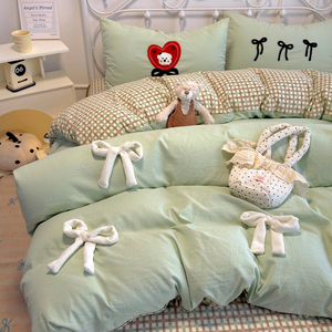 Set di Biancheria da Letto in Poliestere con Ricamo 3D, Copriletto, Lenzuolo e Federe, Vendita all'Ingrosso per l'Esportazione - Product Image 1