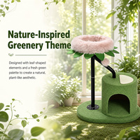 Arbre d'activités pour chat de petite taille avec base verte, perchoir rose, colonnes métalliques robustes et jouet en sisal