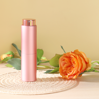 Atomiseur de parfum portable de 20 ml avec bouteille intérieure en verre et coque métallique pour les voyages, rechargeable, logo personnalisé