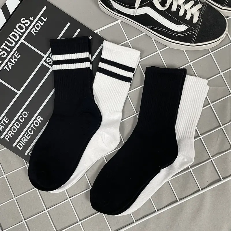 Hot Sale Breathable Unisex Comfortable Long Socks White And Black Stripe Wholesale Sport Custom Socks