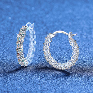 <span class=keywords><strong>Aros</strong></span> de lujo Sparking Full 3mm Moissanite pendientes 925 plata esterlina para mujeres Huggie boda compromiso joyería regalos - Product Image 2