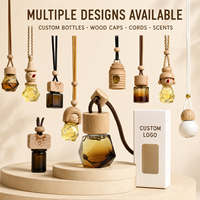 Diffuseur de parfum pour voiture en verre à facettes avec logo personnalisé, bouteille suspendue avec bouchon en bois et liquide parfumé à l'ambre, diffuseur de parfum pour voiture en bois