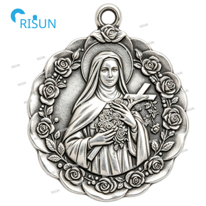 Collar con Colgante de Medalla de Santa Teresita del Niño Jesús de Lisieux, Medalla Sagrada Personalizada de Santa Teresita - Product Image 2