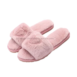 Chaussons d'intérieur en peluche pour femmes à motif cœur, en tissu éponge, pour l'hiver et la chambre, disponibles auprès des fabricants - Product Image 5