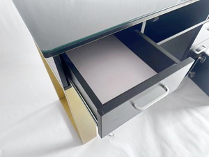 Meuble de manucure moderne et simple pour salon de beauté, table de manucure individuelle noire et or avec aspiration - Product Image 6