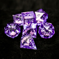 Nouveau design personnalisé vert noyau liquide polyédrique peint à la main 7 pièces mdn jeu de dés en résine avec bord tranchant pour jeux de société RPG