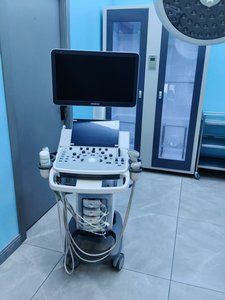 Appareil d'échographie LOGIQ F8 d'occasion à vendre - Product Image 3