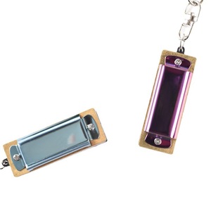 Llavero de armónica miniatura con logotipo personalizado al por mayor, 4 orificios, 8 melodías, accesorios musicales de metal, colgante para bolso - Product Image 2