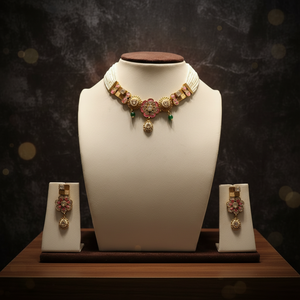 Ensemble de bijoux élégant et traditionnel en argent 925 avec pierres roses et vertes, comprenant un collier et des boucles d'oreilles au design floral - Product Image 4