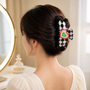 Pince à cheveux carrée blanche creuse, barrette à cheveux 3D en forme de cœur bordeaux, pince à cheveux cœur d'amour pour femme - Product Image 3