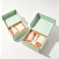 Boîte en carton ondulé finition mate, imprimée en couleur, avec garnissage déchiqueté, pour coffrets cadeaux de produits de beauté