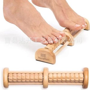 Rouleau de massage pour pieds et jambes TheraFlow en bois, pour un soulagement des pieds et des jambes, avec design portable - Product Image 2